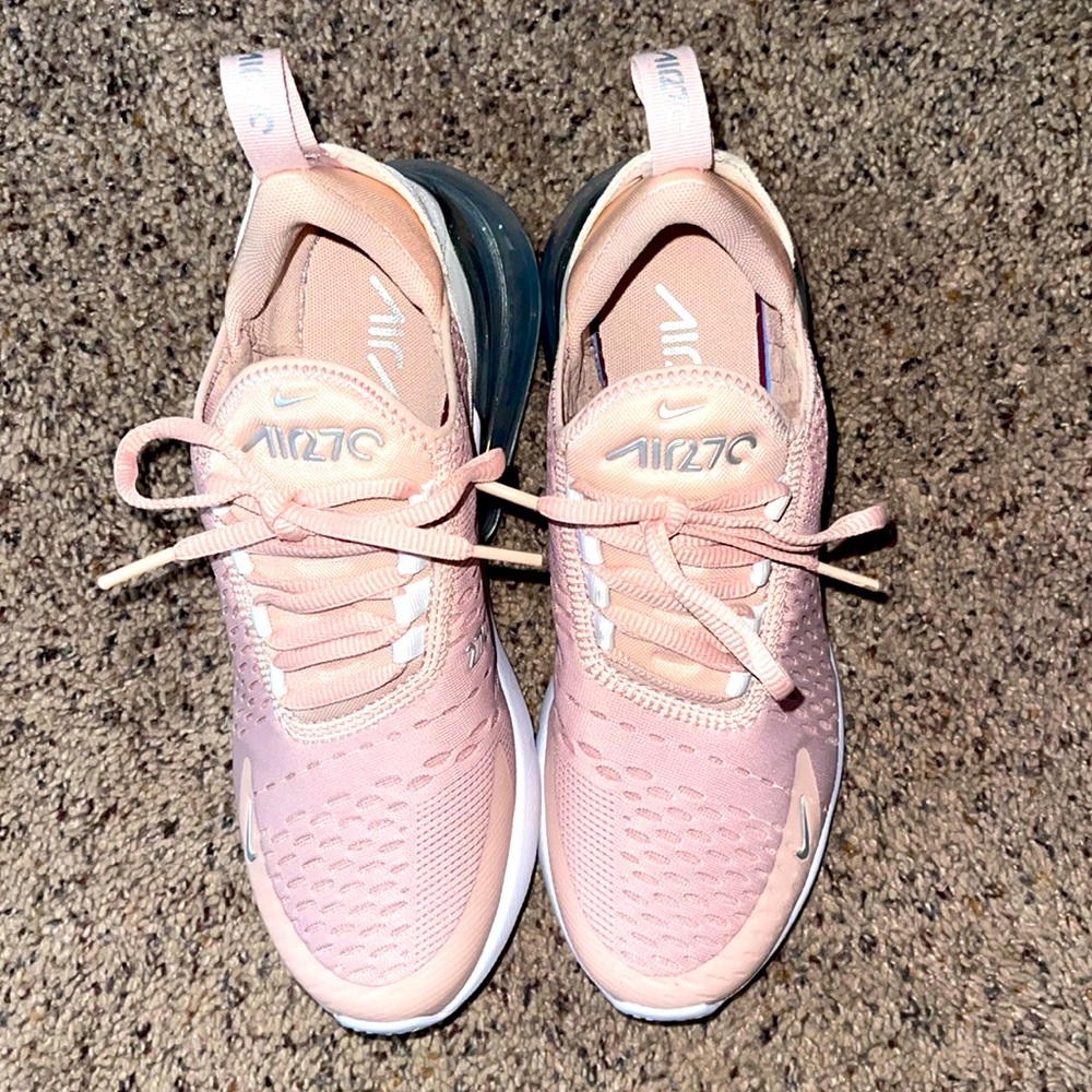 Woman’s size 7.5 Like NEW.